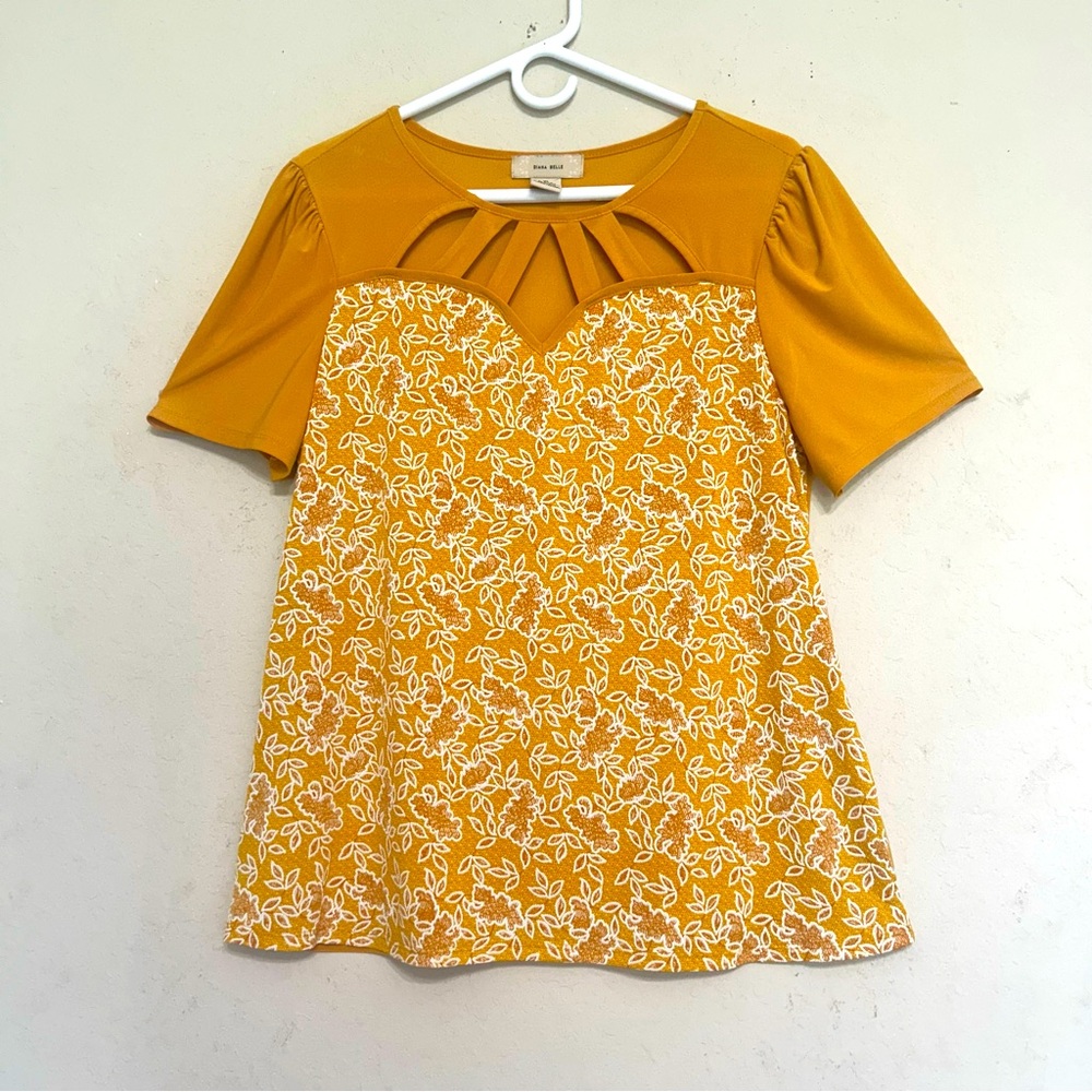 Diana Belle Top Women's Size X-Large Mustard Yellow Floral Textured Artsy Blouse